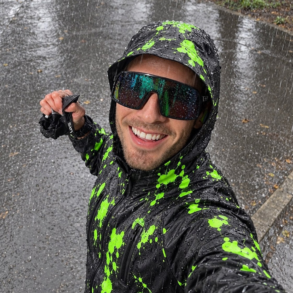 Runner in the rain, jacket revealed green