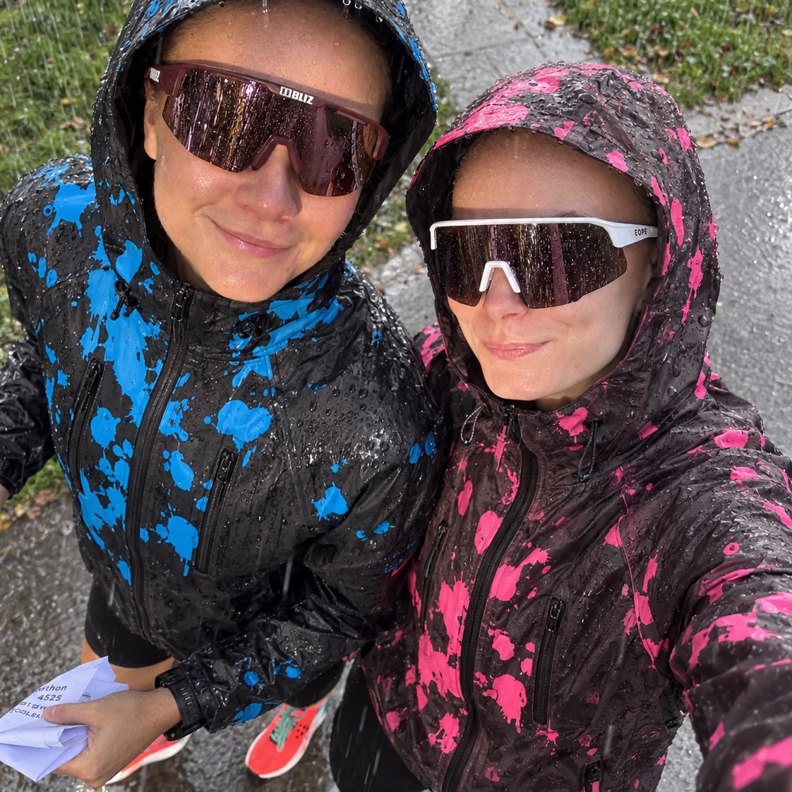 Two runners, jackets revealed blue and pink